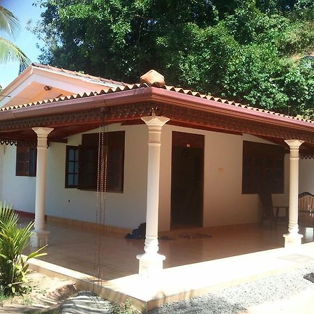 Damith Tourist Inn Mirissa Exterior photo