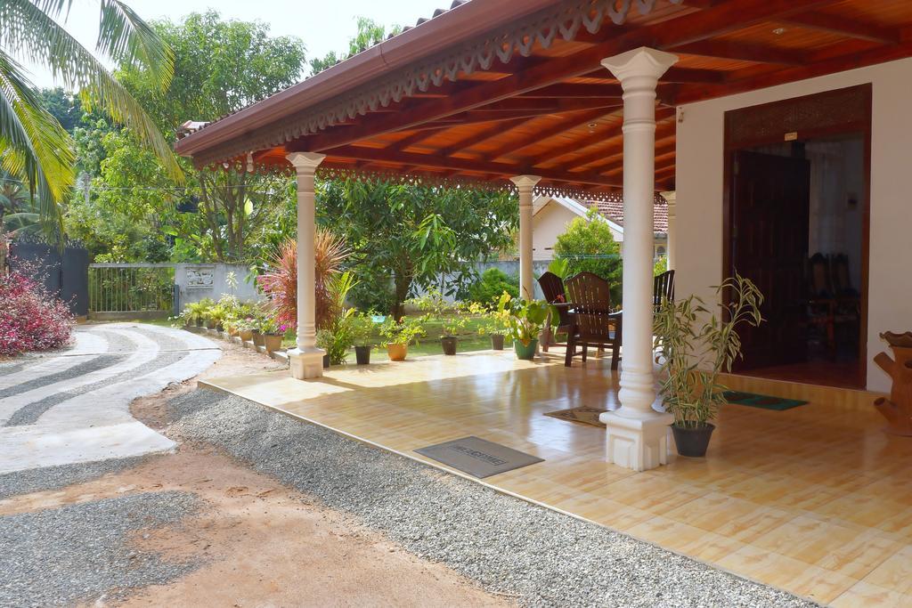 Damith Tourist Inn Mirissa Exterior photo